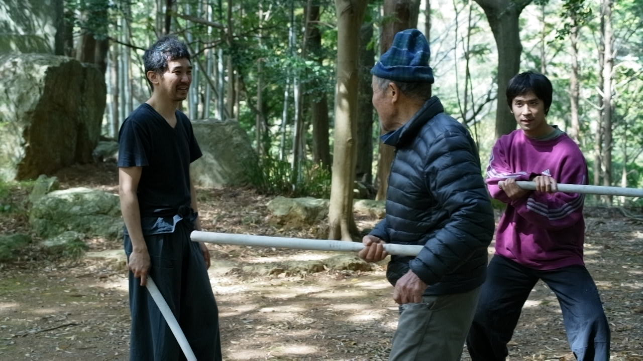 Yamamoto Atsushi with participants during outdoor practice